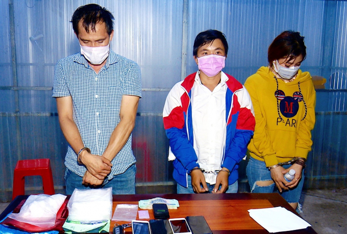 Bạc Liêu: Bắt quả tang 3 đối tượng ngụy trang xe luồng xanh để vận chuyển hơn 1,6 kg ma tuý