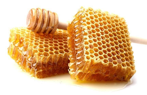 Sản phẩm chứa thành phần chính sáp ong giúp cải thiện viêm quanh răng
