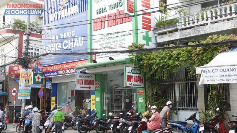 Khoảng 17 giờ, ngày 15-8: Tạp hóa cô Vân gần chợ Tam Tòa và tiệm thuốc tây Huy Hoàng 62 Trần Cao Vân, đều thuộc phường Tam Thuận, quận Thanh Khê.