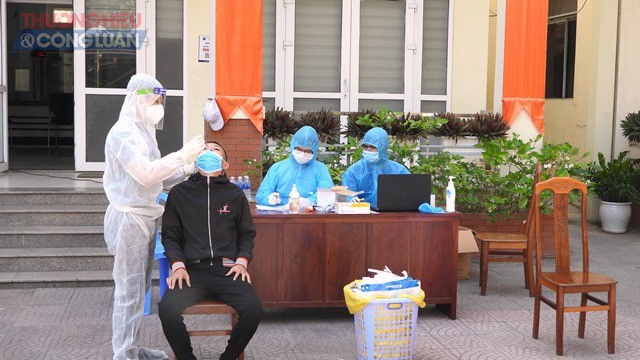 Chính quyền thành phố Đà Nẵng yêu cầu dân ở yên tại chỗ thêm 3 ngày để tập trung xét nghiệm sâu tìm F0 trong cộng đồng