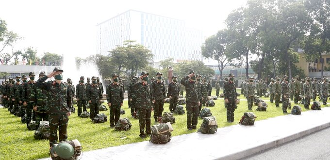 Gần 300 bác sĩ, học viên Học viện Quân y tại lễ xuất quân lên đường vào TP HCM chống dịch Gần 300 bác sĩ, học viên Học viện Quân y tại lễ xuất quân lên đường vào TP HCM chống dịch