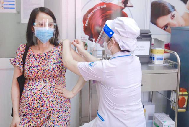 Bộ Y tế ban hành Công văn khẩn về ưu tiên tiêm vắc xin Covid - 19 cho phụ nữ mang thai, bà mẹ đang cho con bú