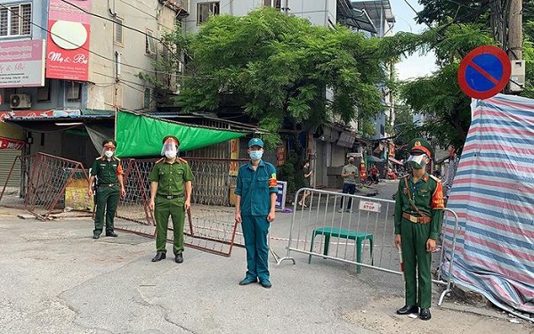Quận Đống Đa (Hà Nội): Các lực lượng chức năng ngày đêm bám chốt kiểm dịch vì sự an toàn của người dân