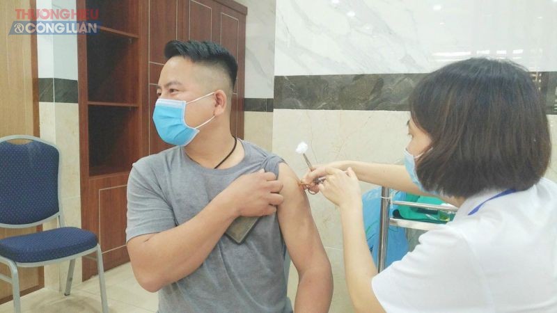 Các phóng viên công tác tại các cơ quan báo chí hoạt động trên địa bàn tỉnh Thanh Hóa được tiêm Vắc xin phòng Covid-19
