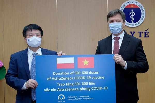 Bộ Y tế tiếp nhận 501.600 liều vắc xin Covid-19 của AstraZeneca do Chính phủ Ba Lan viện trợ
