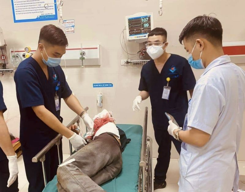 Bệnh viện Đa khoa Hùng Vương kịp thời cấp cứu nạn nhân bị máy xẻ gỗ cắt lìa cánh tay