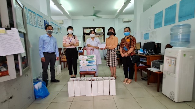 Phường Dịch Vọng Hậu hỗ trợ người dân khó khăn trên địa bàn