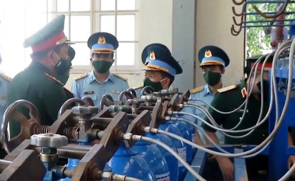 1.800 chiến sĩ quân y cùng 10.000 bình oxy hỗ trợ các tỉnh, thành phía Nam chống dịch