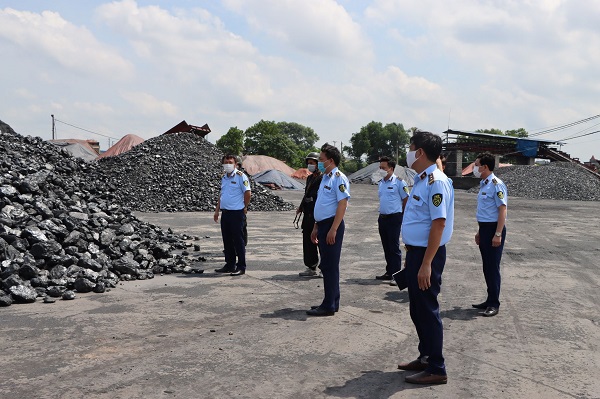 Cơ quan chức năng tiến hành kiểm tra các bên than trên địa bàn tỉnh Hải Dương