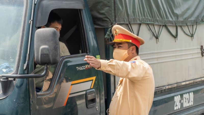 Bộ Công Thương đề nghị ban hành hướng dẫn thông xe qua chốt kiểm soát dịch Covid-19