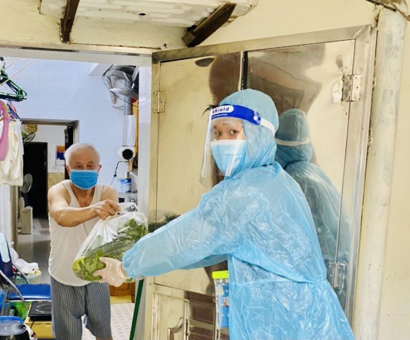 Hà Nội: Hỗ trợ thực phẩm thiết yếu cho người dân khu vực phong tỏa Thanh Xuân Trung