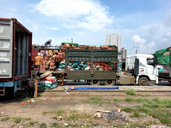 105 tấn hàng hóa, nông sản chạy tàu đêm vào Nam hỗ trợ người dân vùng dịch