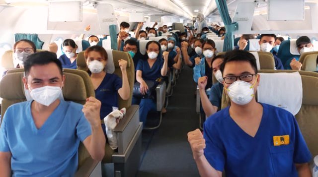Gần 200 y, bác sĩ khu vực miền Trung vào TP. HCM phòng, chống Covid-19.