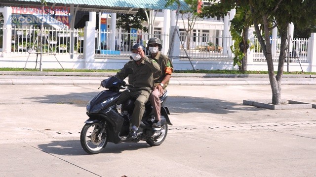 Lực lượng chức năng tuần tra tại các tổ dân phố