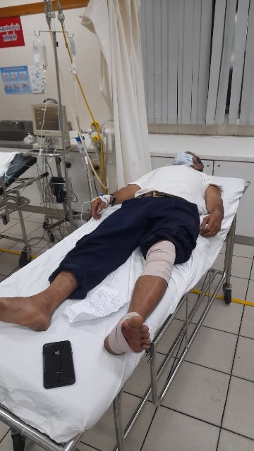 Một nhân viên của HueWACO tham gia sửa chữa đường ống ở Phú Lộc bị tai nạn phải cấp cứu tại Bệnh viện đa khoa Chân Mây (Phú Lộc)
