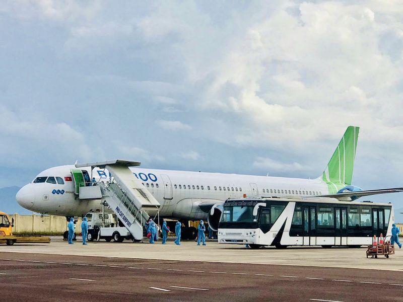 Bamboo Airways đưa đoàn y bác sĩ tiếp viện miền Nam chống dịch và công dân Bình Định hồi hương