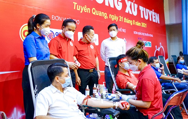 Tuyên Quang: Gần 1.000 người tham gia Ngày hội hiến máu "Giọt hồng xứ Tuyên"