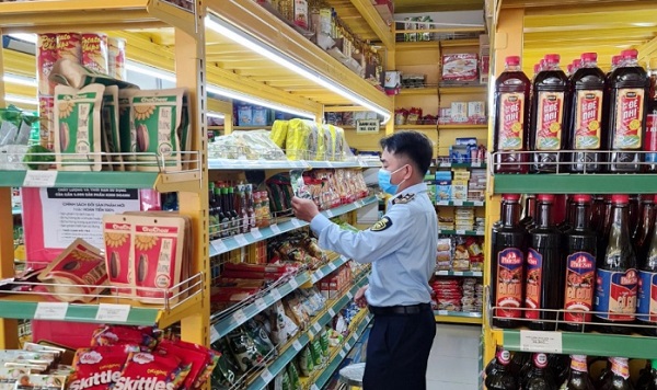 Lực lượng QLTT tỉnh Ninh Thuận kiểm tra đột xuất cửa hàng Bách hoá Xanh tại địa phương