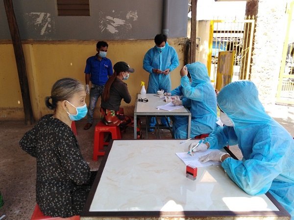 Bình Phước cử 150 nhân viên y tế hỗ trợ Bình Dương tiêm vắc xin phòng dịch Covid-19 trên địa bàn thị xã Tân Uyên