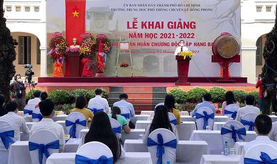 Quang cảnh lễ khai giảng năm học mới 2021-2022 tại Trường THPT chuyên Lê Hồng Phong. Ảnh: HOÀNG HÙNG