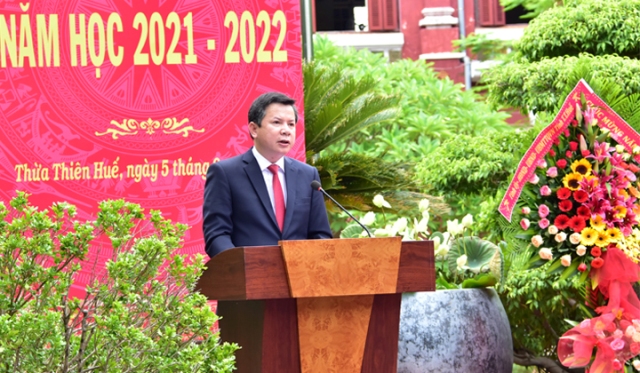 Ông Nguyễn Tân- Giám đốc Sở GD&ĐT tỉnh Thừa Thiên Huế phát biểu khai giảng năm học mới