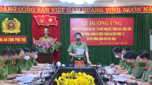 Đại tá Phạm Trường Giang phát biểu tại lễ hưởng ứng phong trào thi đua đặc biệt