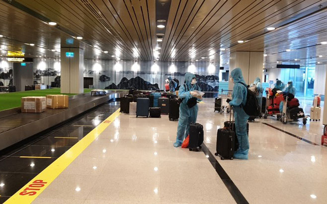 Toàn bộ quy trình đón tại sân bay và đưa hành khách về nơi cách ly tuân thủ nghiêm túc chỉ đạo của Chính phủ, hướng dẫn của Bộ Y tế