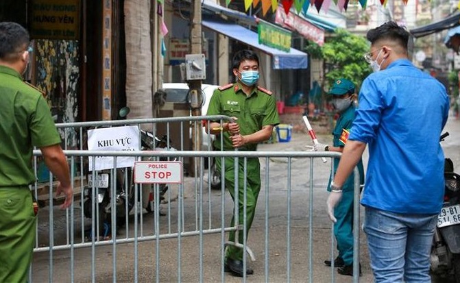 Phong tỏa khu dân cư 800 người tại phường Phúc Xá do có gia đình 4 người mắc Covid-19