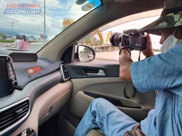 Ph&oacute;ng vi&ecirc;n Thương hiệu & C&ocirc;ng luận t&aacute;c nghiệp s&aacute;ng 8/9 tại t&acirc;m dịch Đ&agrave; Nẵng