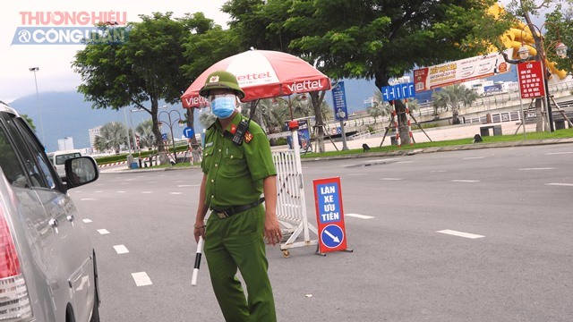 Chốt kiểm tra gần cầu Rồng