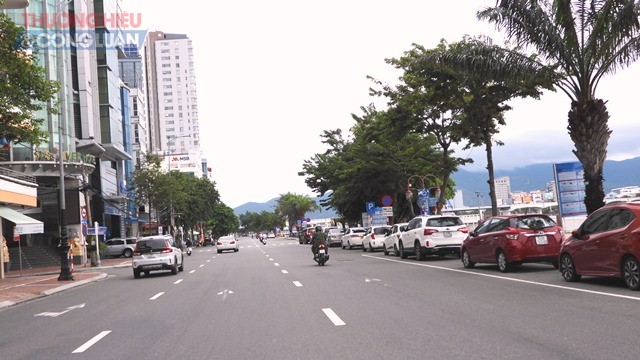 Đường Bạch Đằng rất vắng người tham gia giao th&ocirc;ng