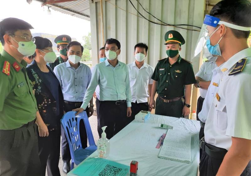 Kiểm tra chốt kiểm soát y tế cuối đường cao tốc Nội Bài - Lào Cai (km192+600)