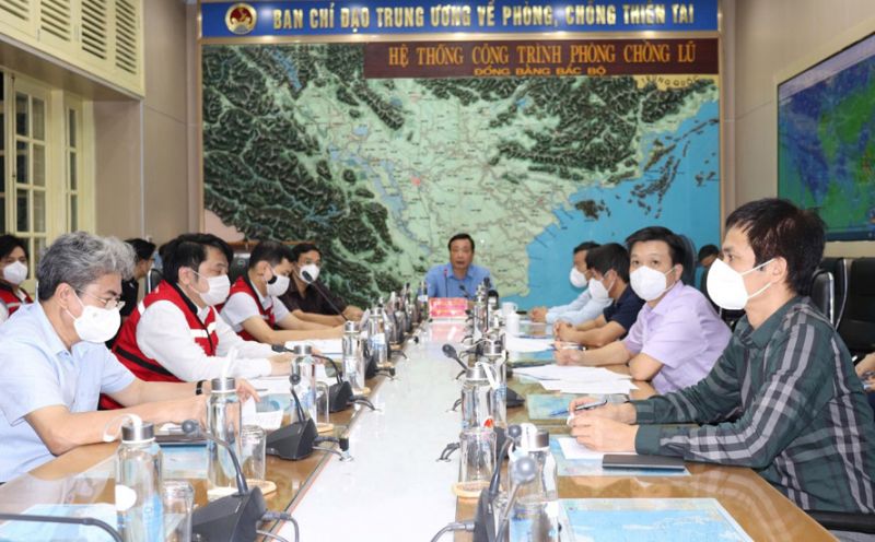 Ứng phó bão và mưa lớn phải đảm bảo an toàn phòng dịch Covid-19