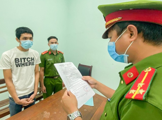 Cơ quan công an công bố quyết định khởi tố vụ án, khởi tố bị can đối với Nguyễn Bình Hưng.
