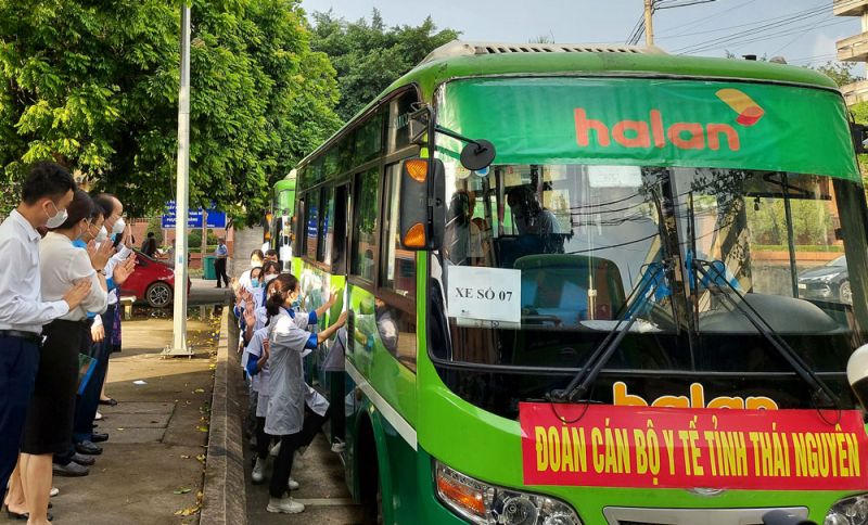 Các tình nguyện viên lên đường cùng Thủ đô Hà Nội đẩy lùi dịch Covid-19. Các tình nguyện viên lên đường cùng Thủ đô Hà Nội đẩy lùi dịch Covid-19.