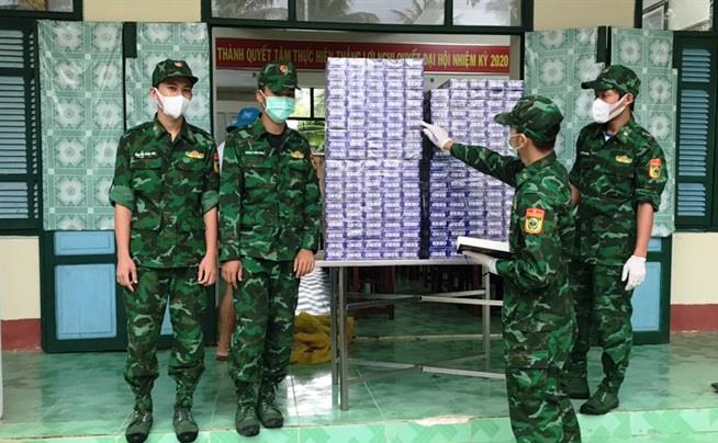 Thu giữ 1.800 bao thuốc lá ngoại trong đêm