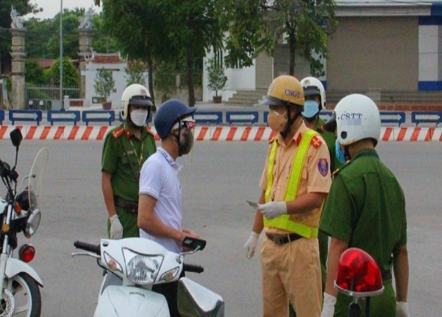 Hậu Lộc (Thanh Hóa): Xử phạt gần 400 triệu đồng các trường hợp vi phạm quy định phòng chống dịch Covid-19