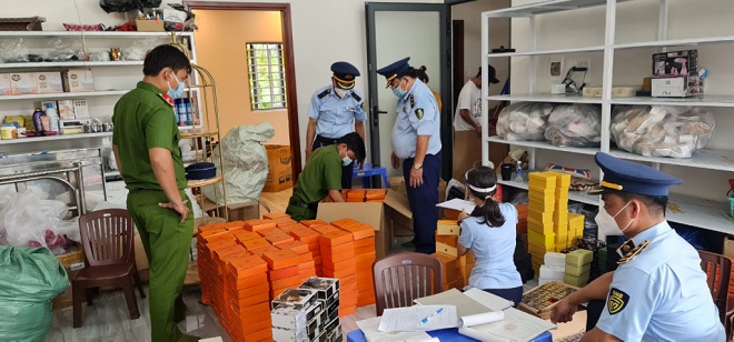 An Giang: Thu giữ nhiều mặt hàng vi phạm đang chào bán trên Facebook