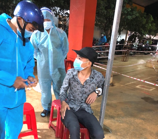 Kon Tum: Truy đuổi hai thanh niên liên tục thông chốt kiểm soát phòng, chống dịch Covid-19