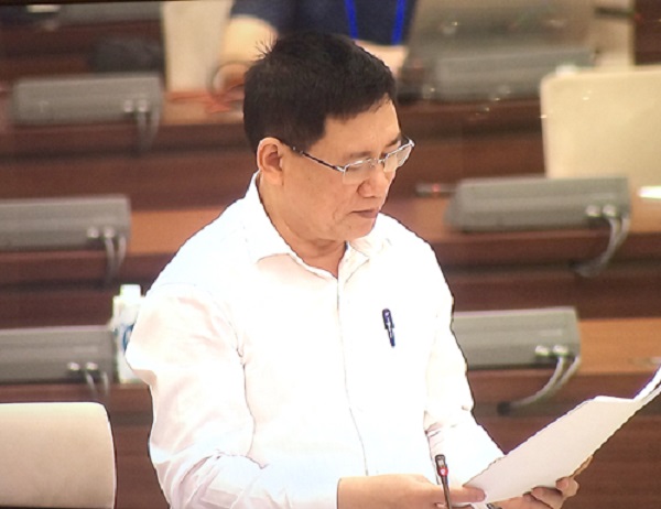 Bộ trưởng Bộ Tài Chính Hồ Đức Phớc trình bày Tờ trình tại phiên họp. Ảnh:VGP/Nguyễn Hoàng