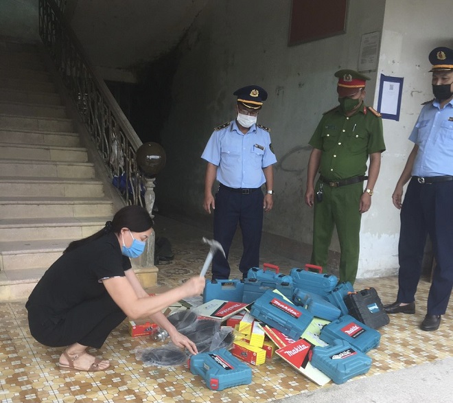 Hà Giang: Xử phạt 16 triệu đồng và buộc tiêu hủy hàng hóa giả mạo nhãn hiệu