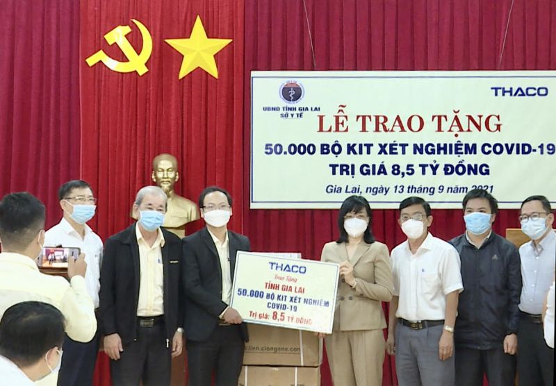 Gia Lai: Tiếp nhận 50.000 bộ kit xét nghiệm Covid-19 do Công ty CP Ô tô Trường Hải trao tặng