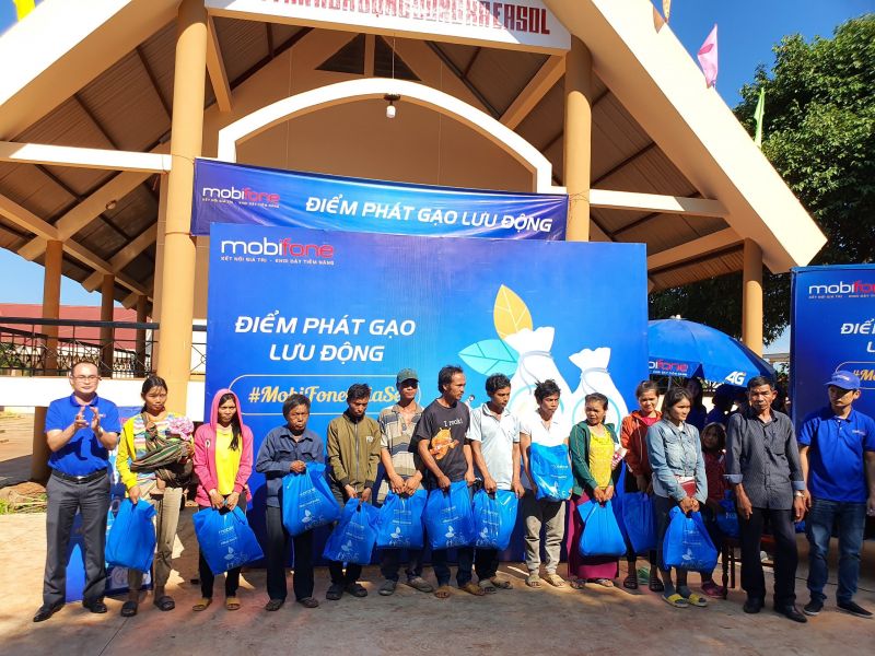 Đắk Lắk: Mobifone hỗ trợ 1.000 túi an sinh xã hội