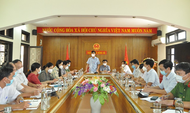 Phó Chủ tịch UBND tỉnh Quảng Trị Hoàng Nam phát biểu tại cuộc họp khẩn