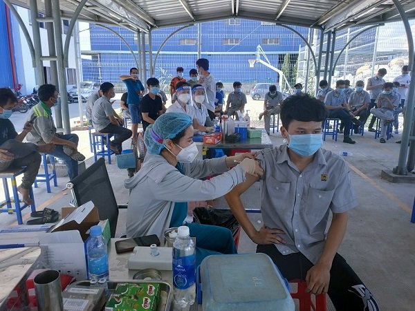 Tổ chức tiêm vắc xin phòng dịch Covid-19 tại khu công nghiệp Bắc Đồng Phú, huyện Đồng Phú, tỉnh Bình Phước