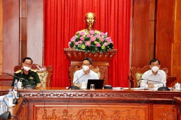 Phó Thủ tướng Vũ Đức Đam kiểm tra công tác phòng chống dịch tại Tiền Giang