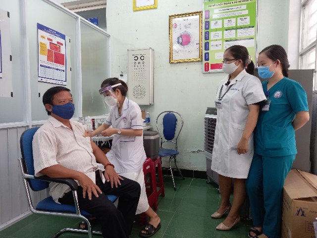 Thừa Thiên Huế triển khai kế hoạch bảo đảm 92% người dân từ 18 tuổi trở lên được tiêm vắc xin năm 2021
