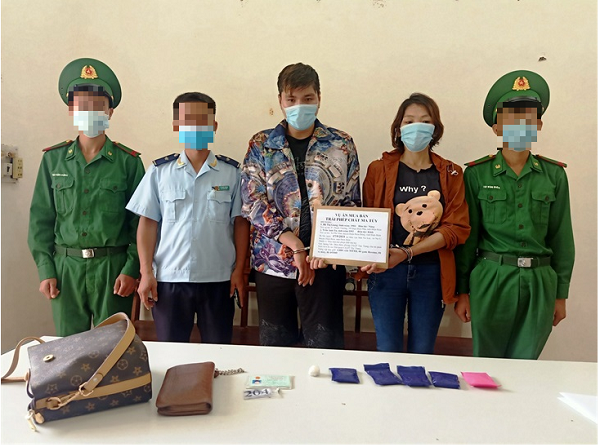 Điện biên: Bắt hai đối tượng vận chuyển 1.000 viên ma túy tổng hợp