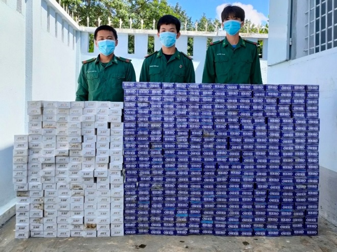 Tây Ninh: Bộ đội Biên phòng thu giữ 5.000 bao thuốc lá ngoại nhập lậu