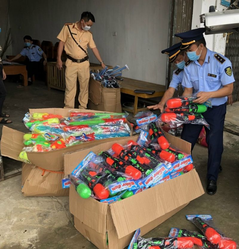 Nghệ An: Phát hiện hàng nghìn bánh trung thu, đồ chơi trẻ em không hóa đơn, chứng từ